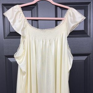 Light Cream l/xl Sleeveless Smocked Yoke Nightgown